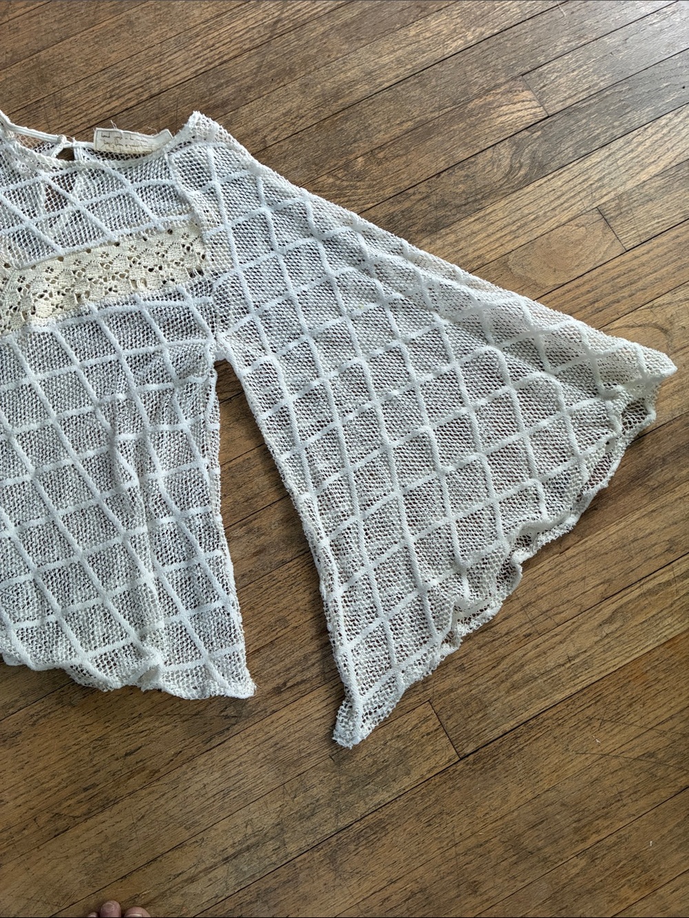 Jen's Pirate Booty…Vintage, Cream Crochet Bell Sleeve Top sz Small